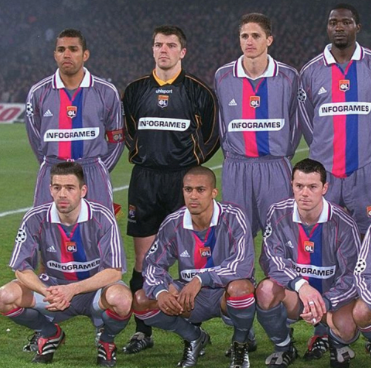 Lyon 2000-01 away kit