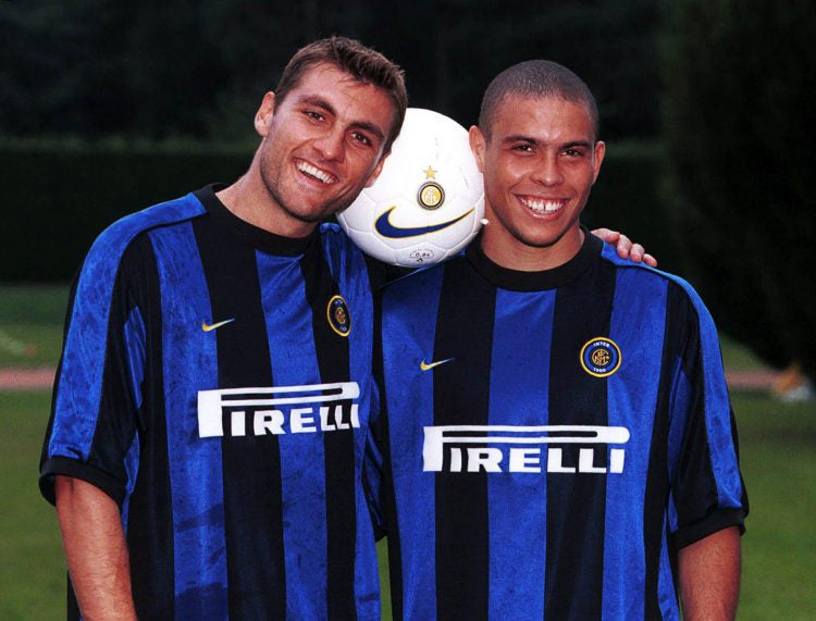 Inter Milan 1999/00 home kit ronaldo vieri nerazurri