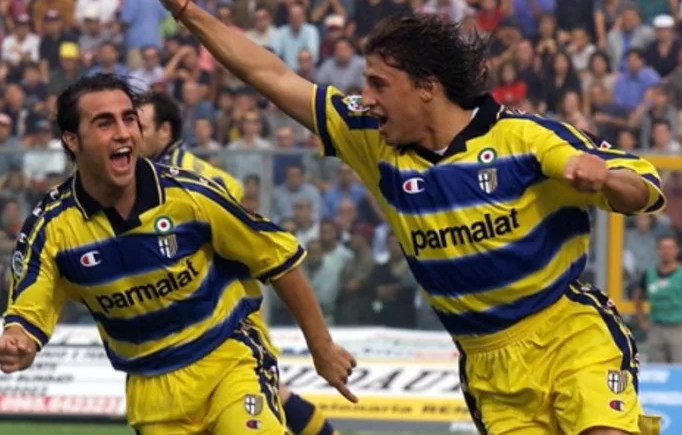 Parma 1999-00 Home Kit