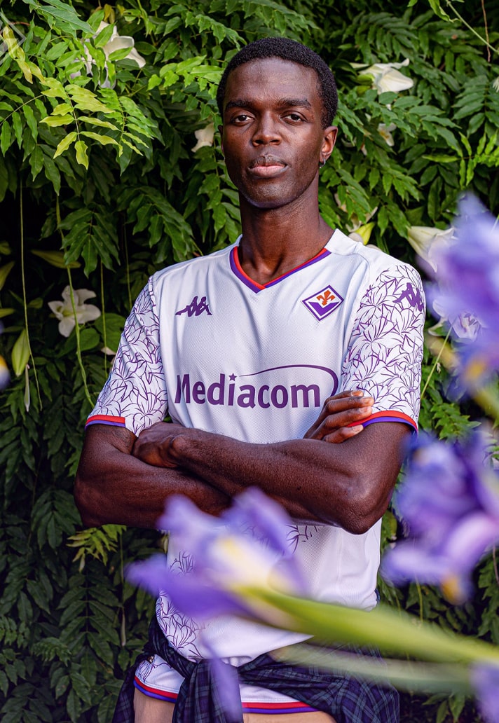 Fiorentina 2023/24 away kit