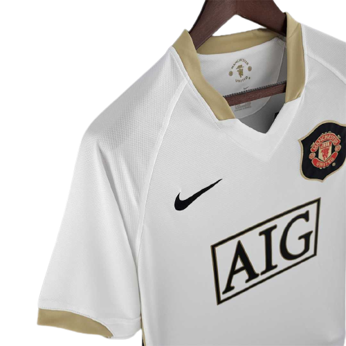 Manchester United white kit